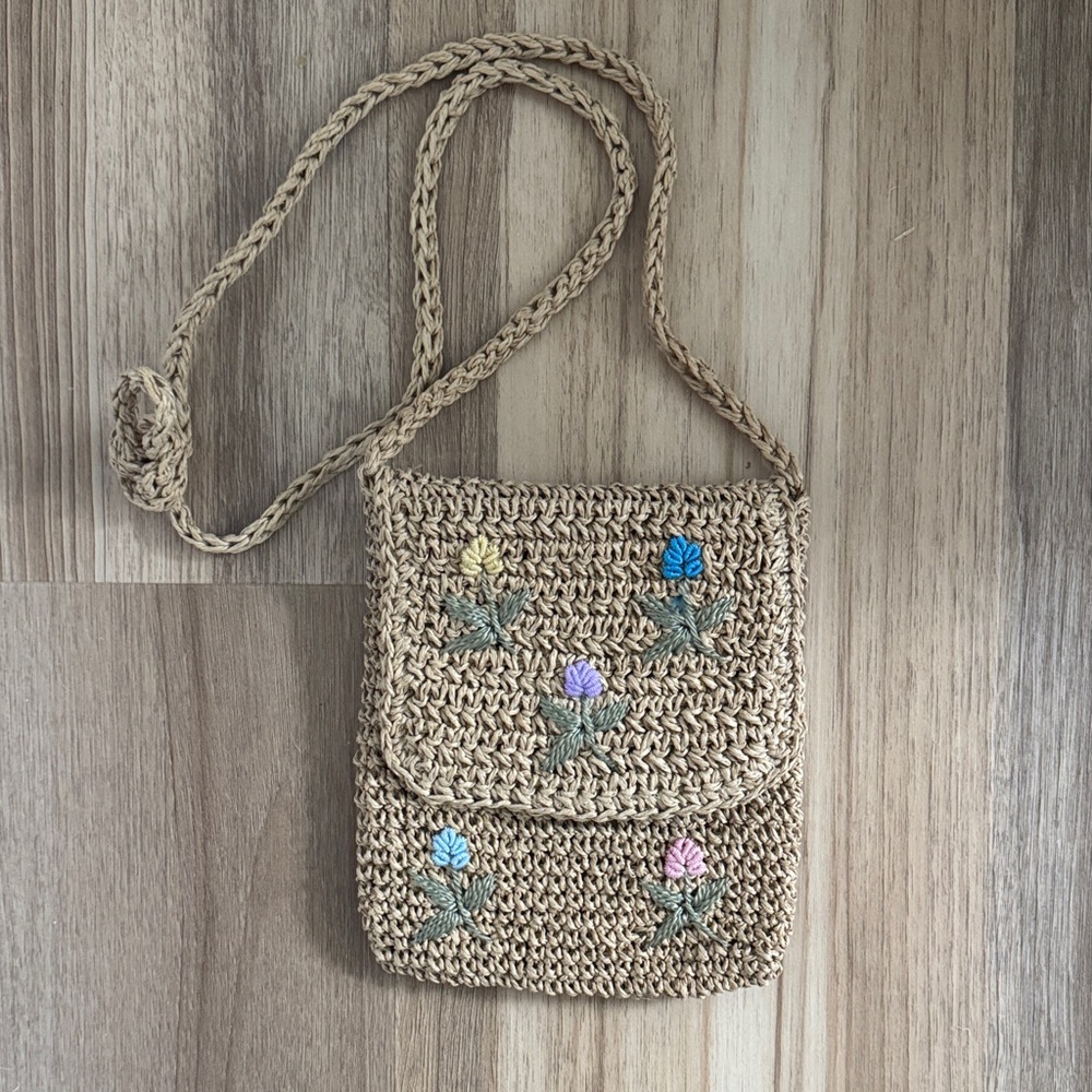 Crochet Raffia Style Crossbody Bag with Floral Accents
